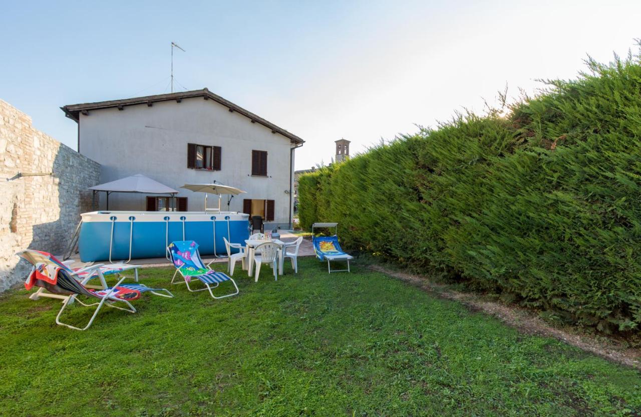 Borgo Santa Lucia Apartment With Private Parking & Garden Gubbio Luaran gambar