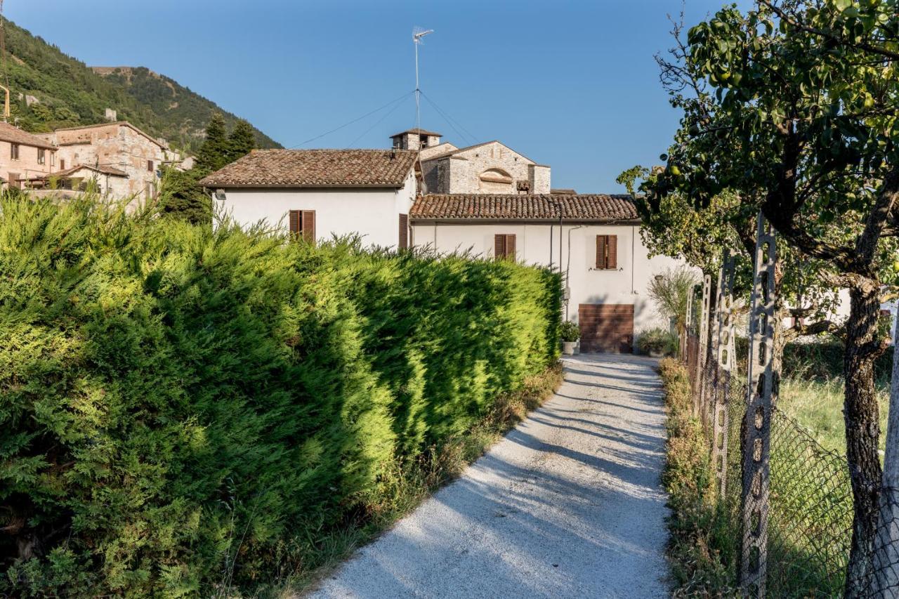 Borgo Santa Lucia Apartment With Private Parking & Garden Gubbio Luaran gambar