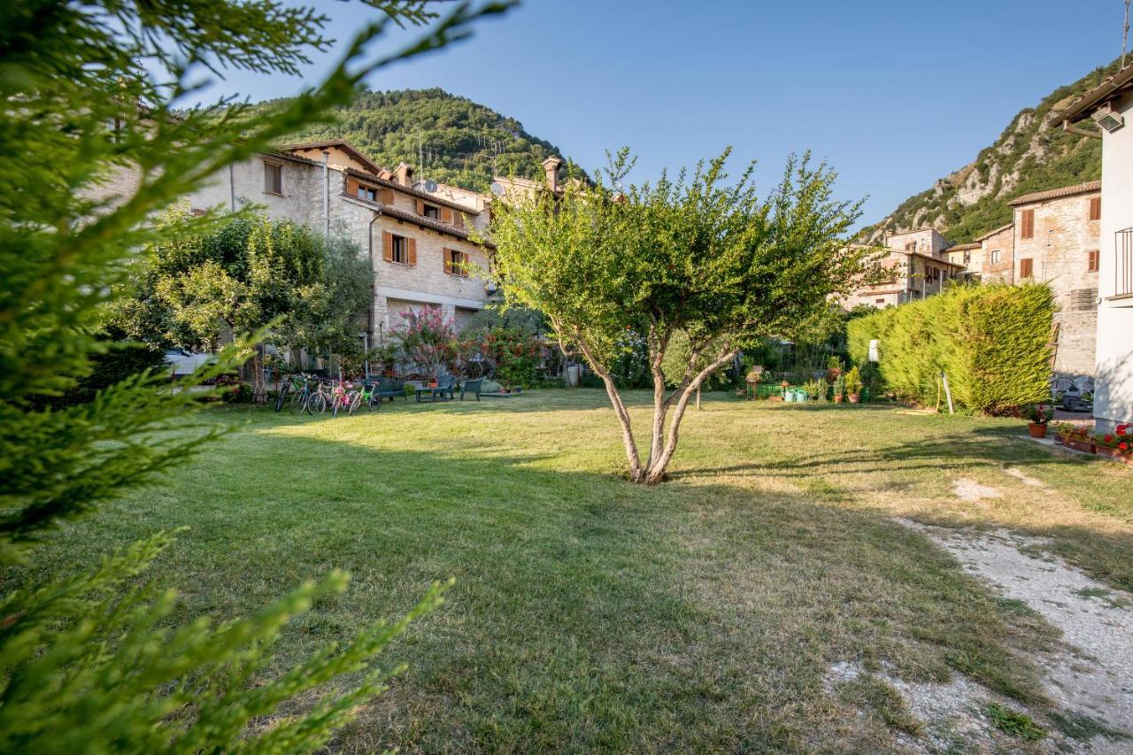 Borgo Santa Lucia Apartment With Private Parking & Garden Gubbio Luaran gambar