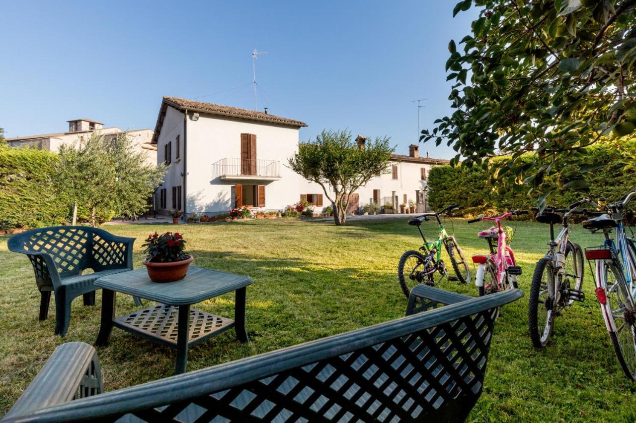 Borgo Santa Lucia Apartment With Private Parking & Garden Gubbio Luaran gambar