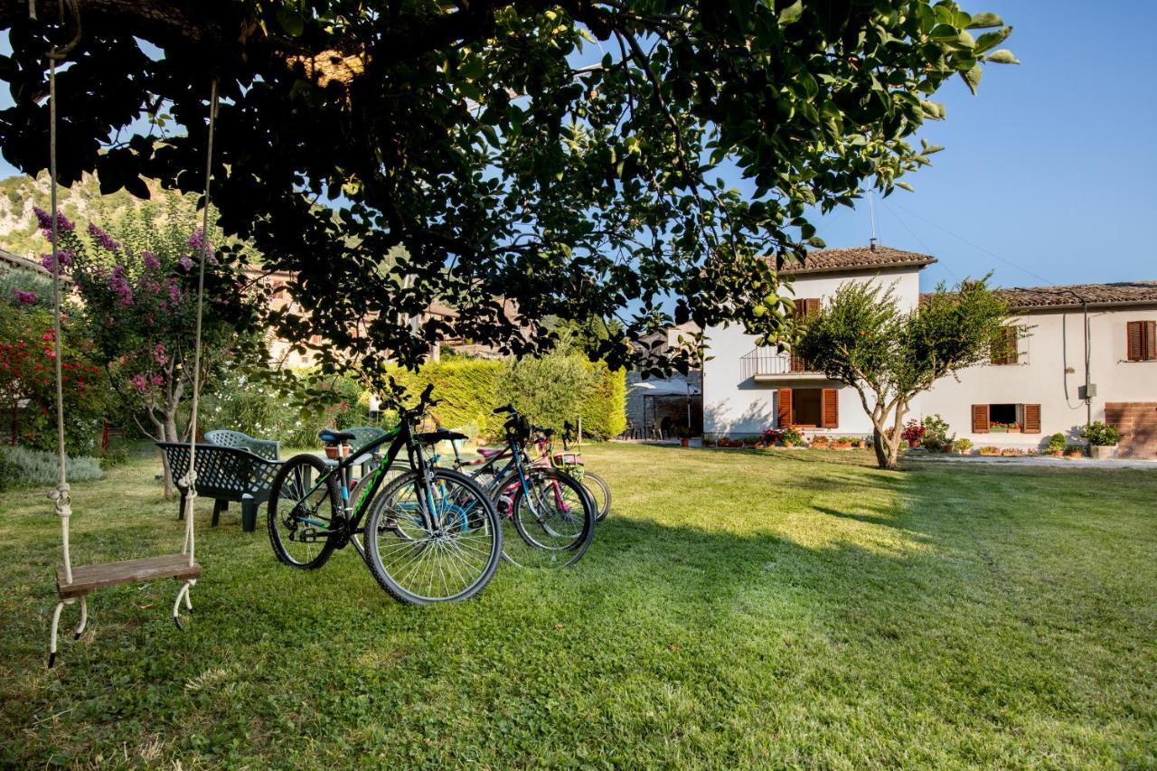 Borgo Santa Lucia Apartment With Private Parking & Garden Gubbio Luaran gambar